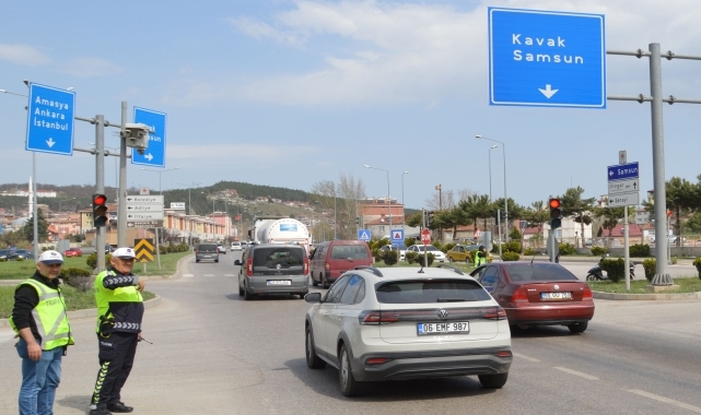 Ankara-Samsun kara yolu Havza geçişinde trafik yoğunluğu yaşanıyor