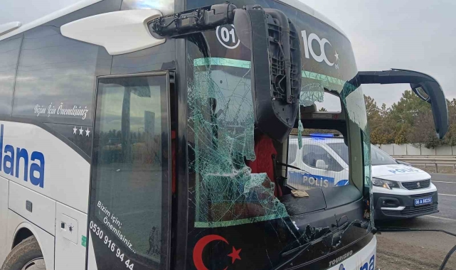 Ankara'da 5'i ağır 16 kişinin yaralandığı otobüs kazası kameraya yansıdı