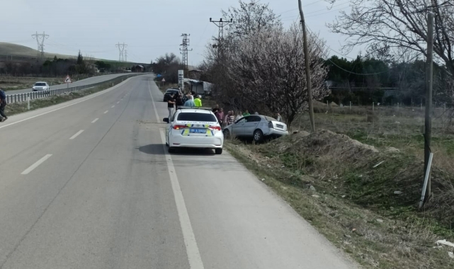 Ankara'da kontrolden çıkan araç şarampole uçtu: 3 yaralı