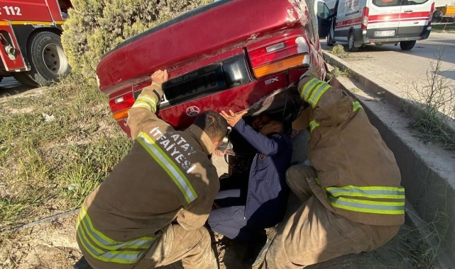 Antakya'da otomobil ters döndü: 2 yaralı