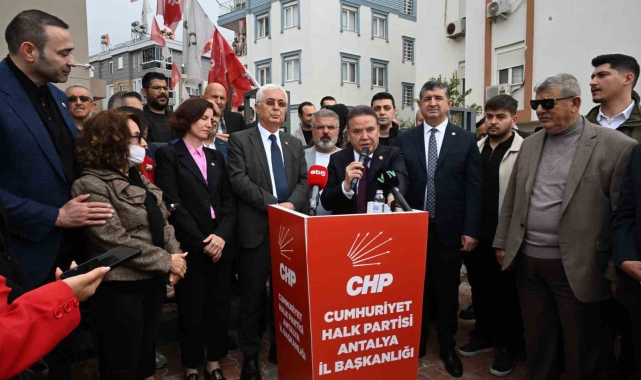 Antalya Büyükşehir Belediye Başkanı Muhittin Böcek partililerle bayramlaştı