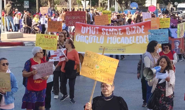 Antalya'da kadınlar 8 Mart için yürüdü