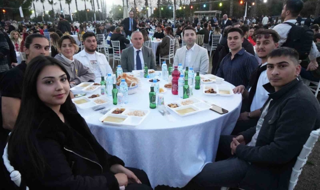 Antalya'da kampüs iftarına öğrencilerden yoğun ilgi