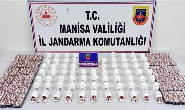 Araçlarında uyuşturucu haplarla yakalandılar