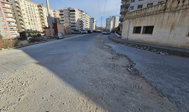 Artuklu Belediyesi'nin neden olduğu yol çilesi bitmiyor