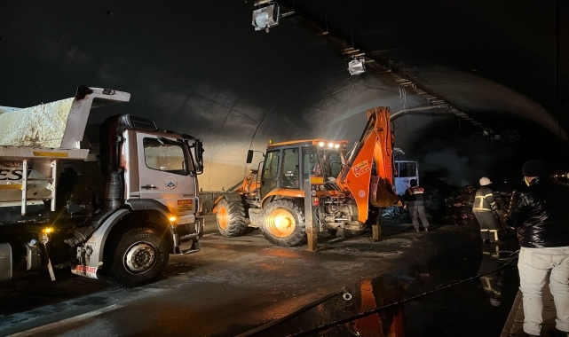 Artvin'de tünelde meydana gelen tır yangınında 5 kişi dumandan etkilendi