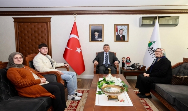 Artvin Valisi Ergün, şehit ailesiyle bir araya geldi