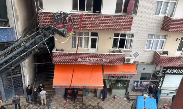 Artvin'de ev yangını: Anne ve 2 çocuğu dumandan etkilendi