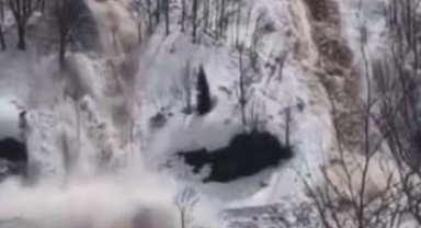 Artvin'in çığ düşmesi kameraya yansıdı