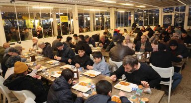 Atakum'da kurulan ilk iftar sofrasına yoğun ilgi