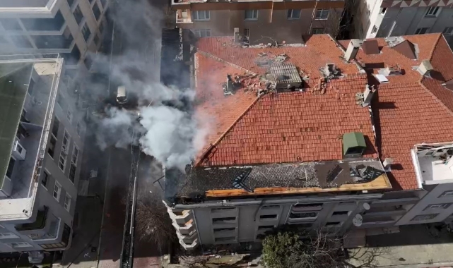 Avcılar'da korkutan çatı yangını