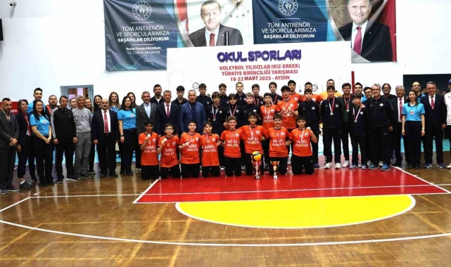 Aydın'da düzenlenen Okullar Arası Türkiye Voleybol Şampiyonası sona erdi