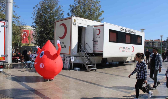 Aydın'da kan bağışı kampanyasına vatandaşlar ilgi gösterdi