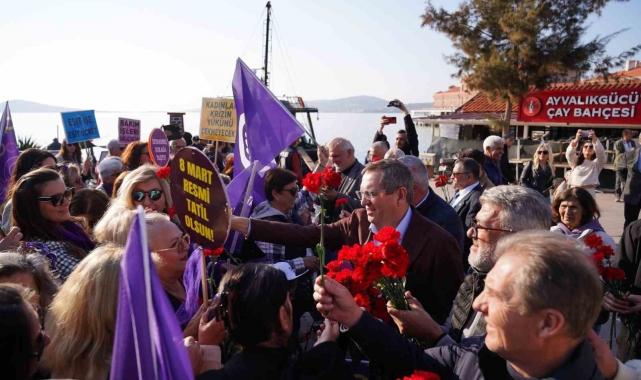Ayvalık'ta 8 Mart Kadınlar Günü coşkuyla kutlandı
