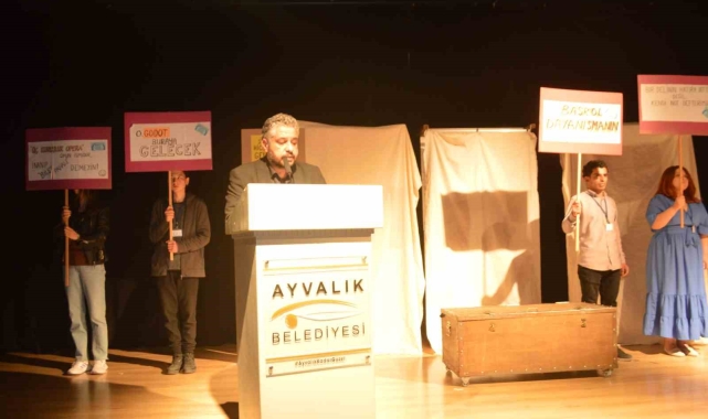 Ayvalık&#039;ta Kadın oyunları Festivali Dünya Tiyatro Bildirisi ile sona erdi