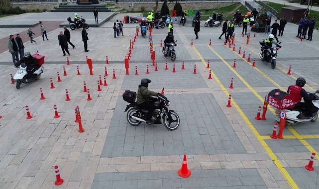 Bafra'da motosiklet sürücülerine güvenli sürüş eğitimi verildi