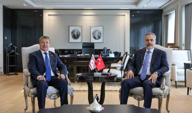 Bakan Fidan, KKTC Başbakanı Ünal Üstel'le görüştü