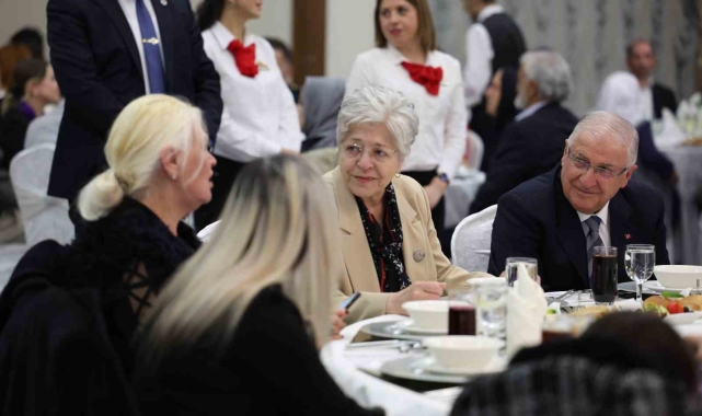 Bakan Güler: "Terör örgütü derhâl ve koşulsuz olarak silahlarını teslim etmelidir"