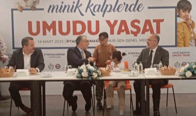 Bakan Işıkhan 'Minik Kalplerde Umudu Yaşat' iftar programına katıldı