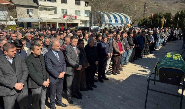 Bakan Tunç, eski belediye başkanının cenaze törenine katıldı