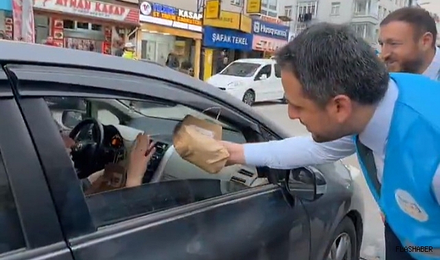 Bakan Yardımcısı Eminoğlu, Sinop'ta 'İftara 5 Kala' ikram dağıttı