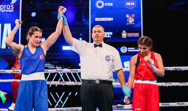 Balıkesir Büyükşehirli Milli Boksör Esra Yıldız Kahraman yarı finalde