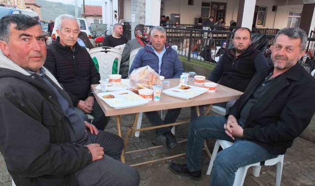 Balıkesir'de yüzlerce kişi, iftar geleneğinde buluştu