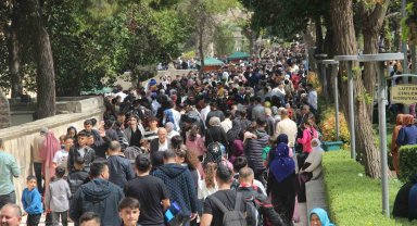 Balıklıgöl bayramın 2'nci gününde ziyaretçi akınına uğradı