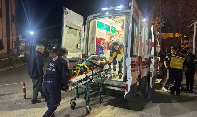 Baraj yolunda 2 motosiklet çarpıştı: 3 yaralı