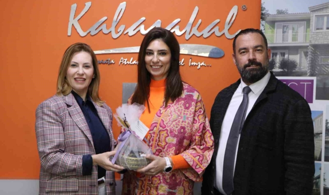 Başkan Arıkan Meclis'in kadın üyelerini ve kadın çalışanlarını unutmadı