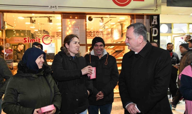 Başkan Balaban'dan işçi servisi bekleyen kadınlara anlamlı ziyaret