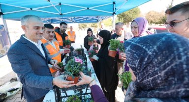 Başkan Çiftçi, kabir ziyareti yapan Çayırovalıları yalnız bırakmadı