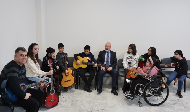 Başkan Çolakbayrakdar: "Gençlerimizin ve evlatlarımızın yanındayız"