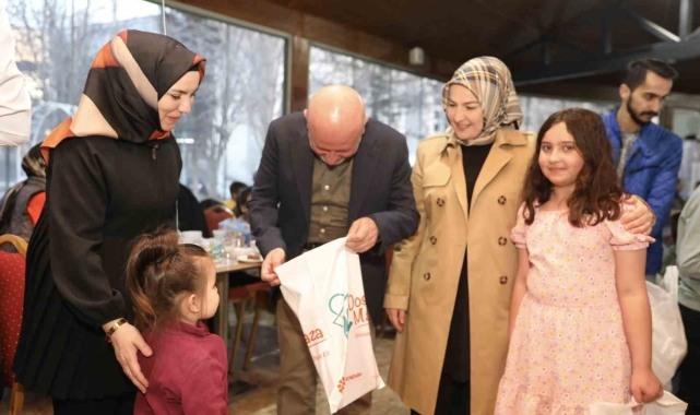 Başkan Çolakbayrakdar, iftarını yetim çocuklarla yaptı