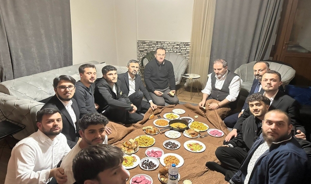 Başkan Ekim, sahurda öğrencilerle buluştu