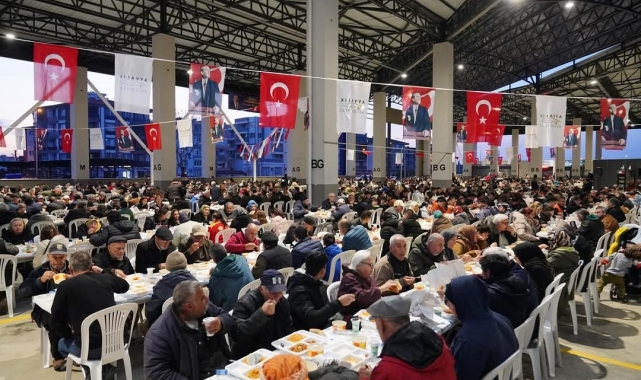 Başkan Ergin, ilk iftarı vatandaşlarla açtı