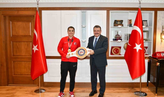 Başkan Genç Dünya Şampiyonu Busenaz Sürmeneli'yi ağırladı