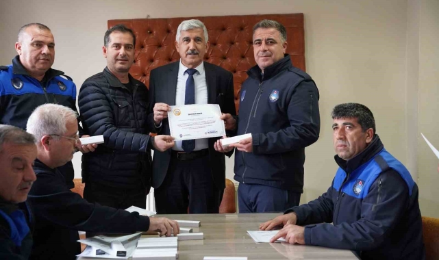 Başkan Hallaç, zabıta ekiplerine başarı belgelerini takdim etti