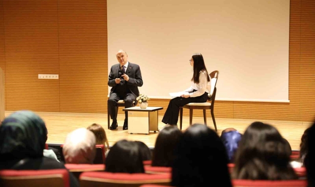 Başkan Özlü üniversitesi öğrencileriyle bir araya geldi