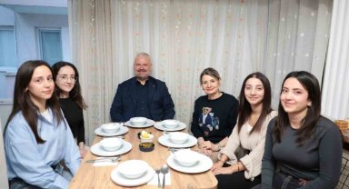 Başkan Pehlivan, öğrencilerin iftar sofrasına konuk oldu