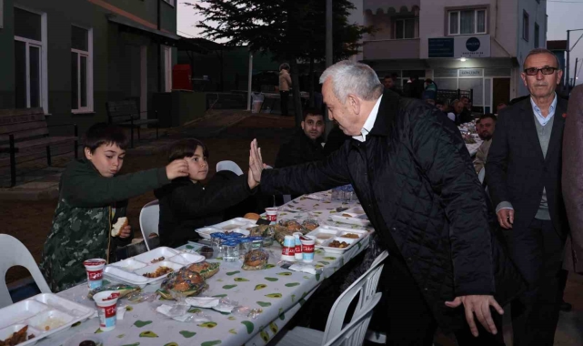 Başkan Şadi Özdemir Gökçe Mahallesi'nde iftara katıldı