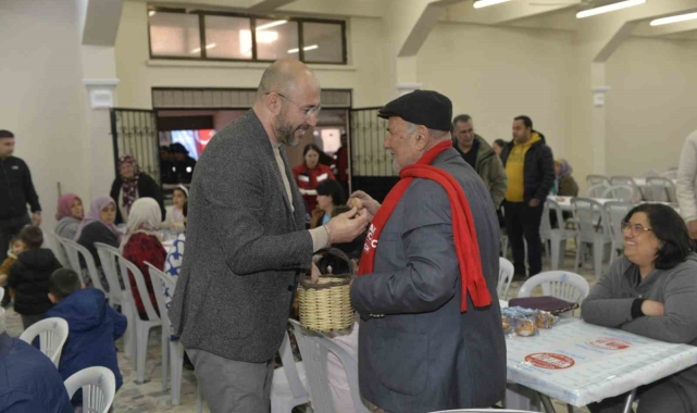 Başkan Zencirci iftarda vatandaşlara incir ikramında bulundu
