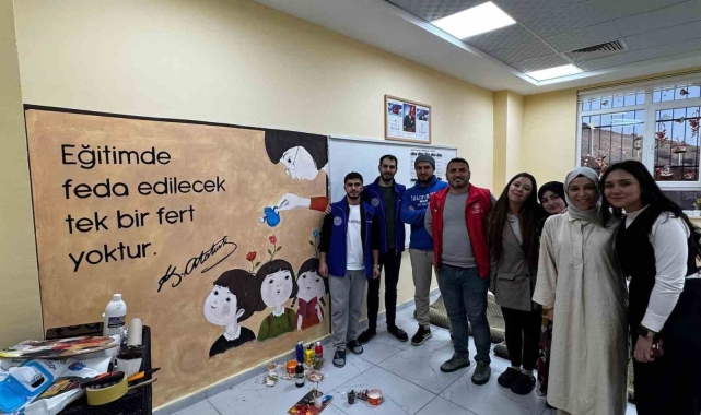 Batman'da özel eğitim okulunda duvar sanatla renklendi