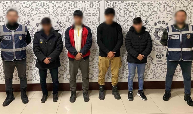 Bayburt'ta 5 düzeniz göçmen ve 3 insan taciri yakalandı