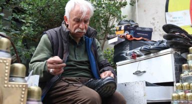 Bayramda temiz ayakkabılarla dolaşmak isteyenler tamircilere akın etti