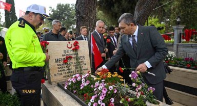 Bayramı arefesinde şehitler kabirleri başında dualarla anıldı