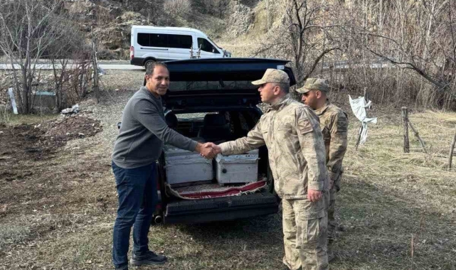 Bingöl'de çalınan arı kovanları sahibine teslim edildi
