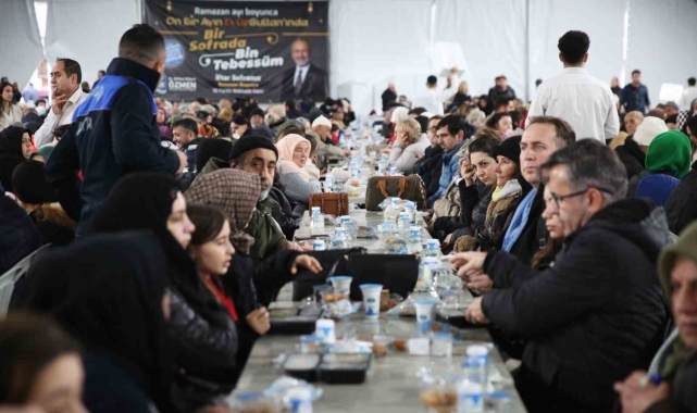 Binlerce vatandaş Eyüpsultan'da dev iftar sofrasında buluşuyor