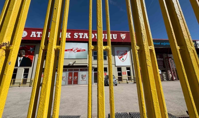 Bolu Atatürk Stadyumu depreme dayanıklı olmadığı gerekçesiyle kapatıldı
