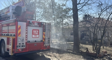 Bolu'da çıkan çatı yangını söndürüldü
